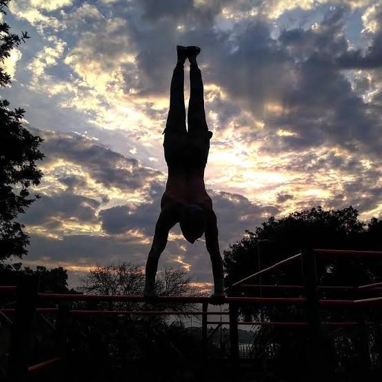 Amo mid-handstand during a training session